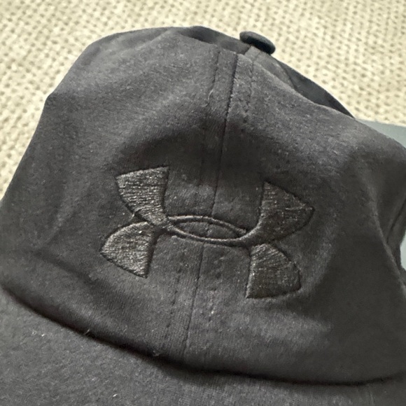 ❤️Under Armour Women's Classic Black Cap - Picture 2 of 4